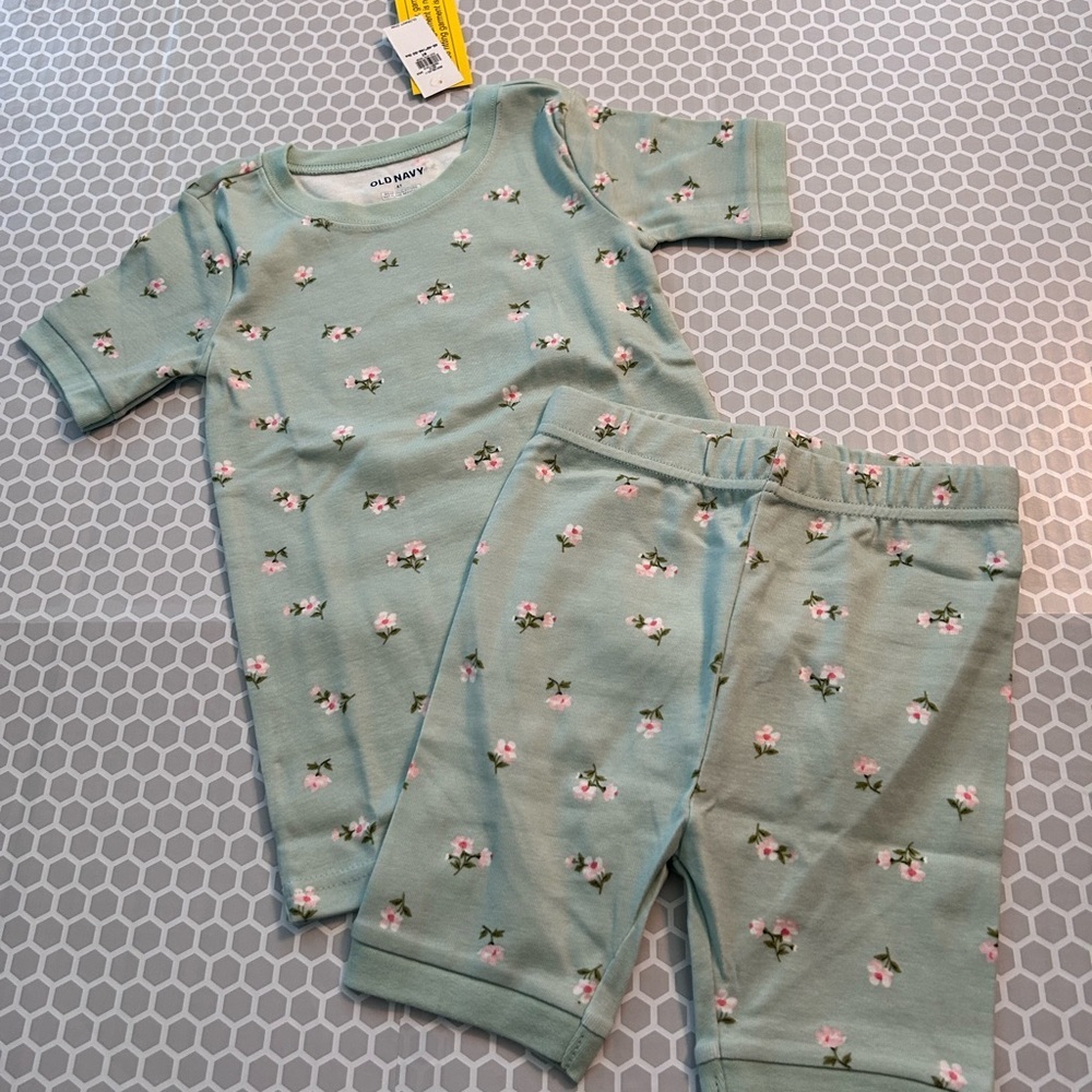 NWT Old Navy Mint Green Floral Short-Sleeve Kids Pajama Set.         Size 6T